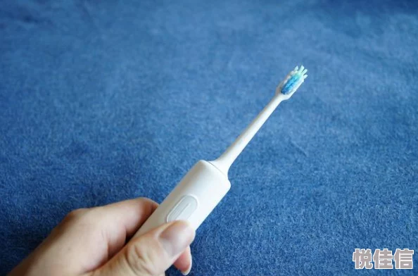 用电动牙刷自w到最高c据说是用了五档变速最后对着镜子练成了wink